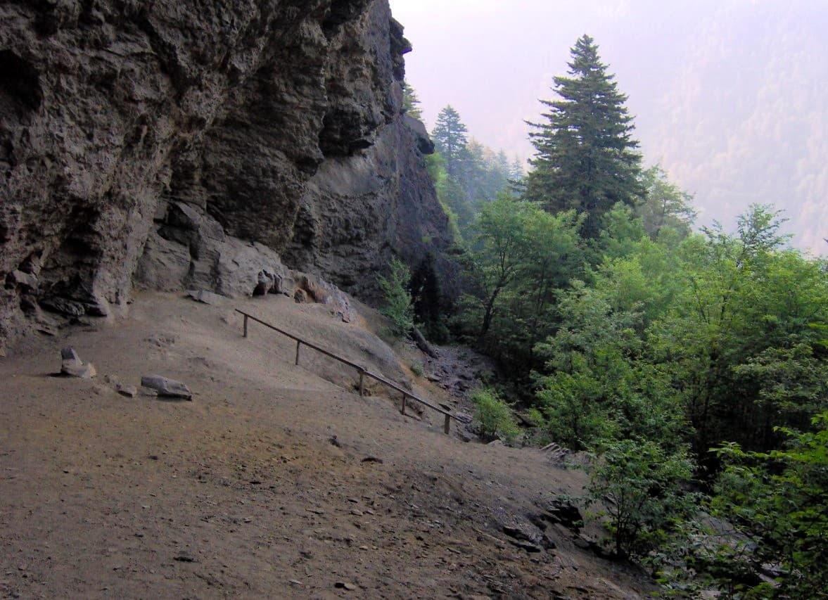 The overhanging Alum Cave Bluffs on the trail to Mount LeConte